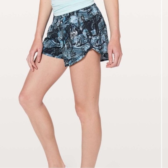 Lululemon Tracker Shorts V 4’ Eternal Wave Starlight Black Size 4 - Picture 1 of 7